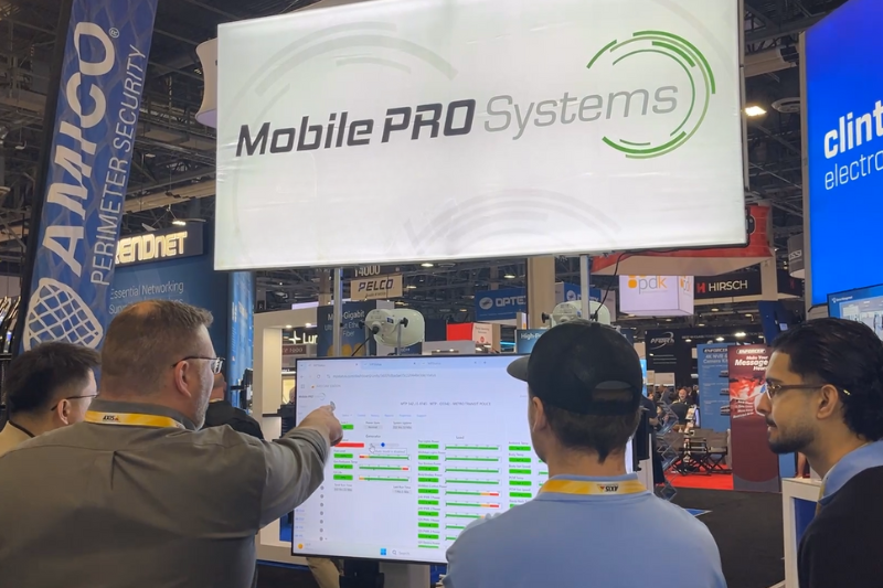 Jeron Stiffler demonstrates to ISC West visitors how MPStatus works.